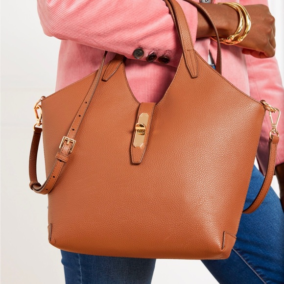 ☀️🎉Host Pick🔥NWT‼️ LEATHER HOBO BAG in Navy w/goldtone hardware✨✨✨ - Picture 8 of 8